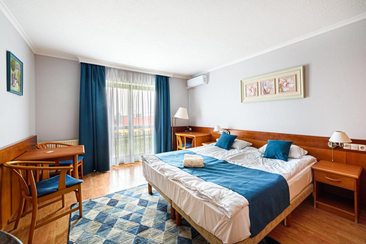 Holiday Club Apartman Hotel Heviz Exterior photo