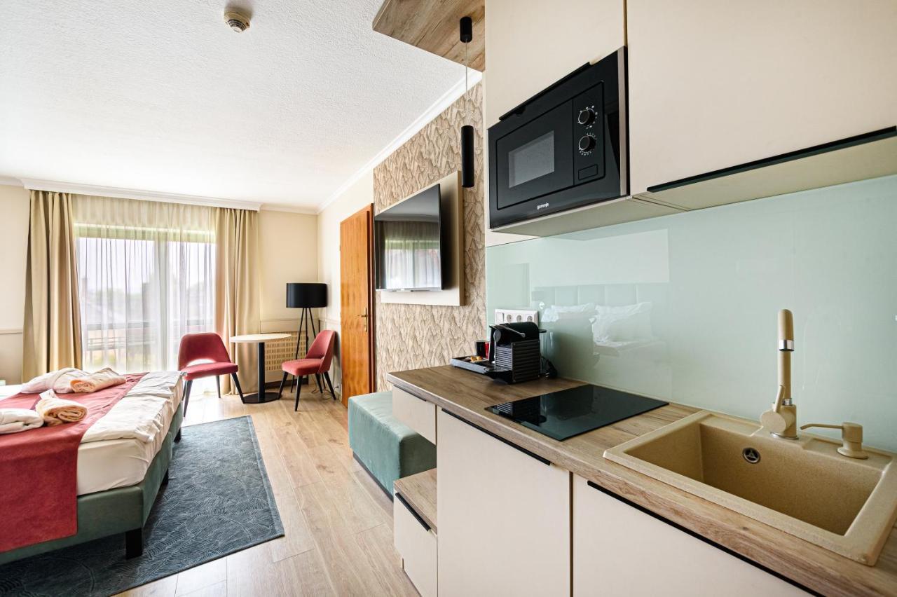 Holiday Club Apartman Hotel Heviz Exterior photo