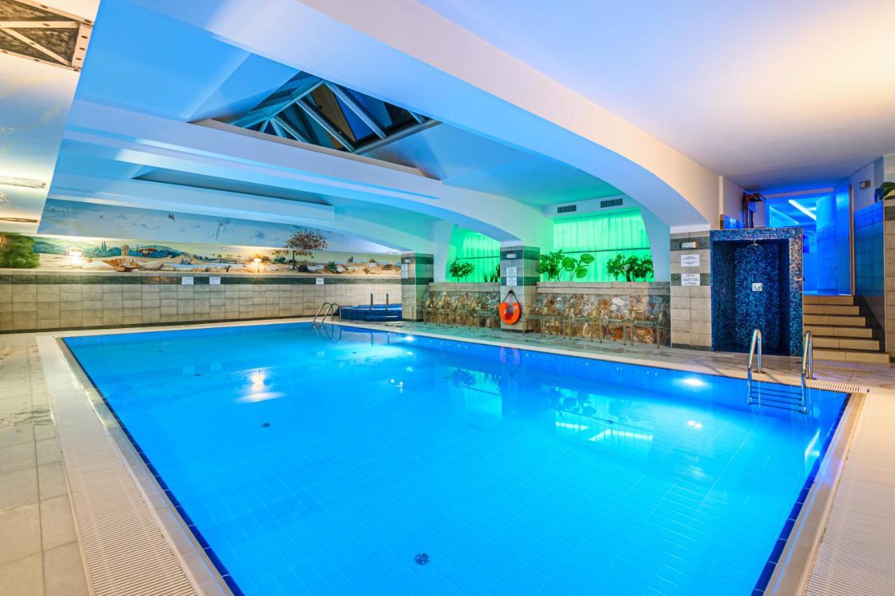 Holiday Club Apartman Hotel Heviz Exterior photo