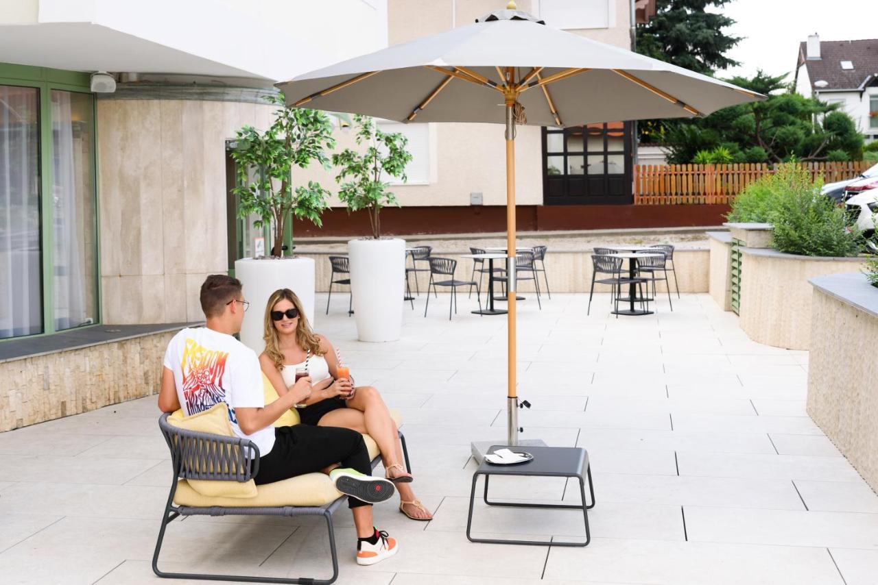 Holiday Club Apartman Hotel Heviz Exterior photo