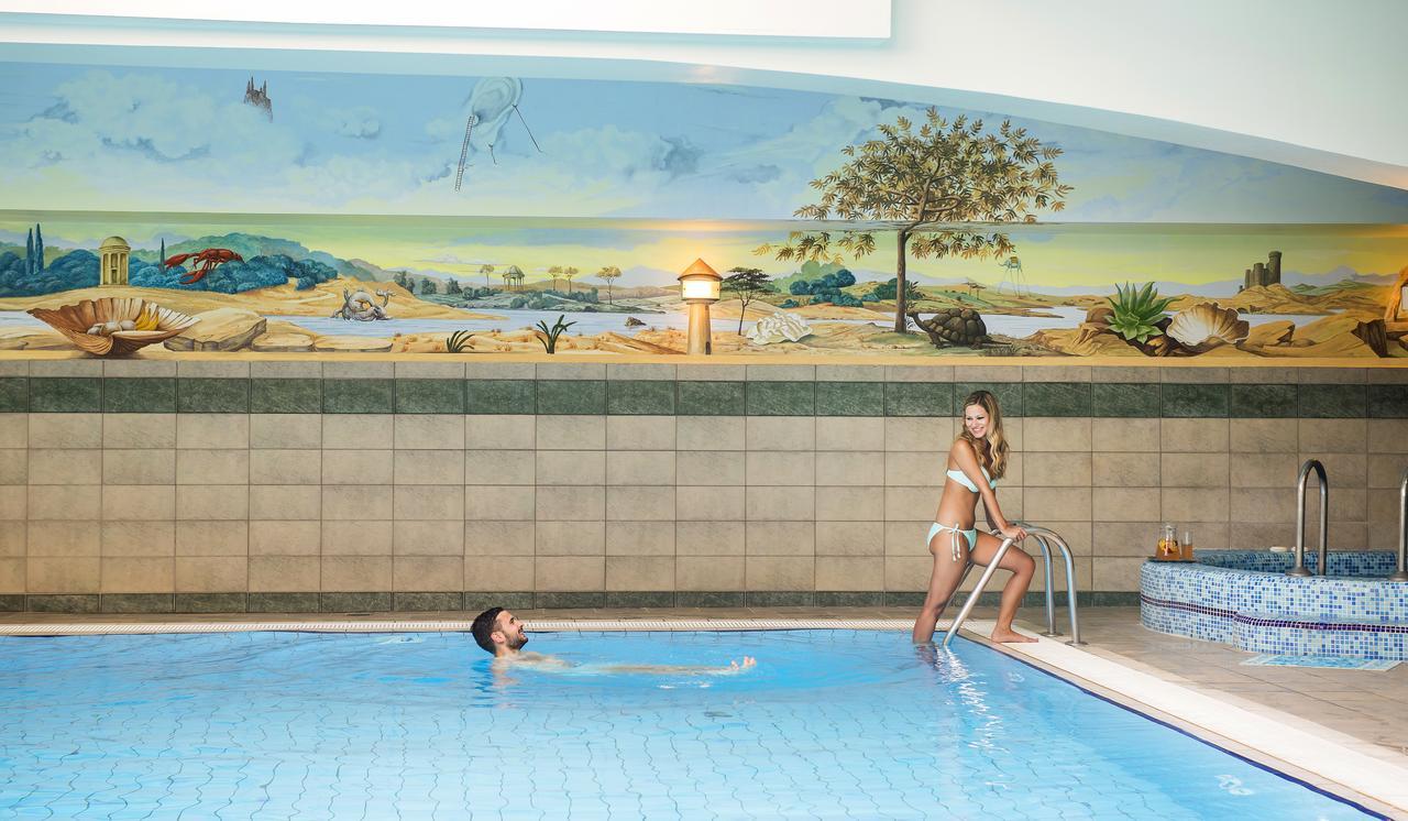 Holiday Club Apartman Hotel Heviz Exterior photo