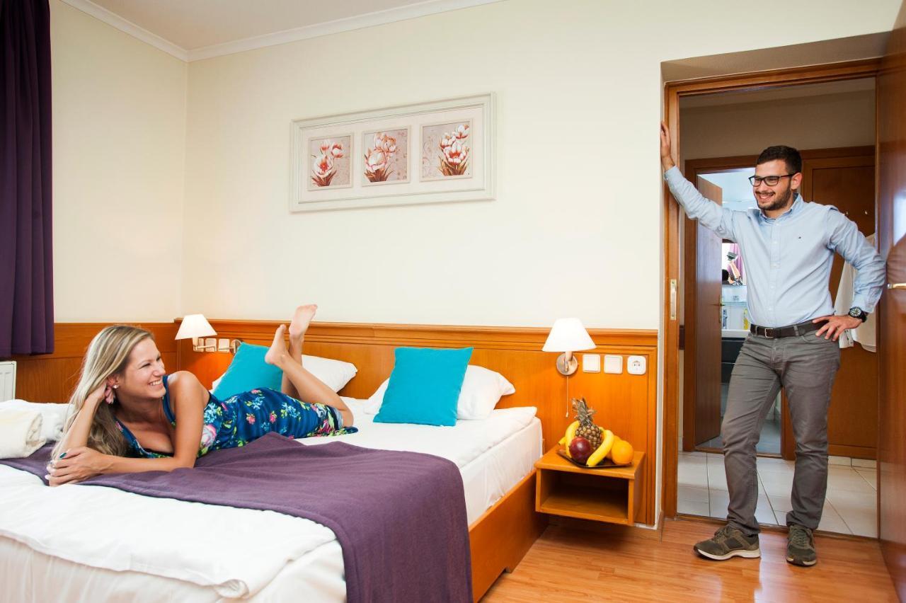 Holiday Club Apartman Hotel Heviz Exterior photo