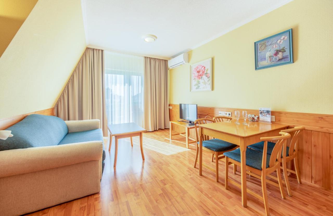 Holiday Club Apartman Hotel Heviz Exterior photo