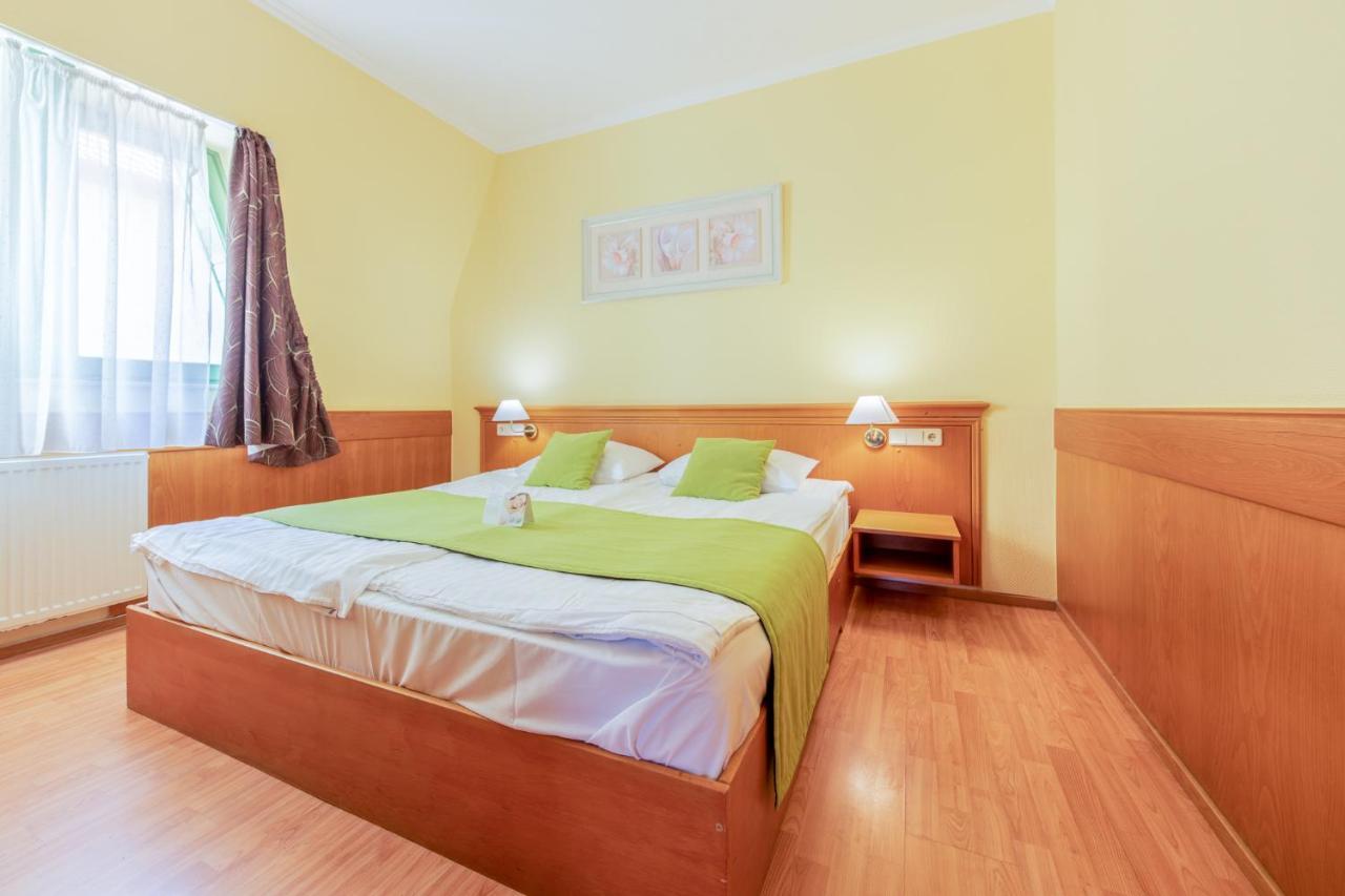 Holiday Club Apartman Hotel Heviz Exterior photo