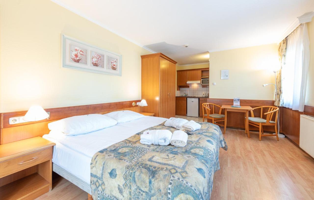 Holiday Club Apartman Hotel Heviz Exterior photo