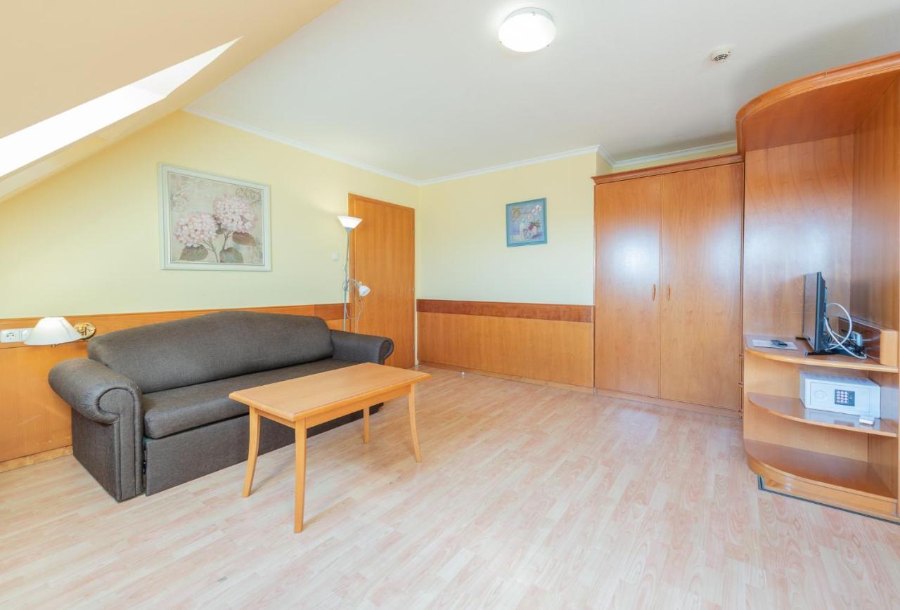 Holiday Club Apartman Hotel Heviz Exterior photo