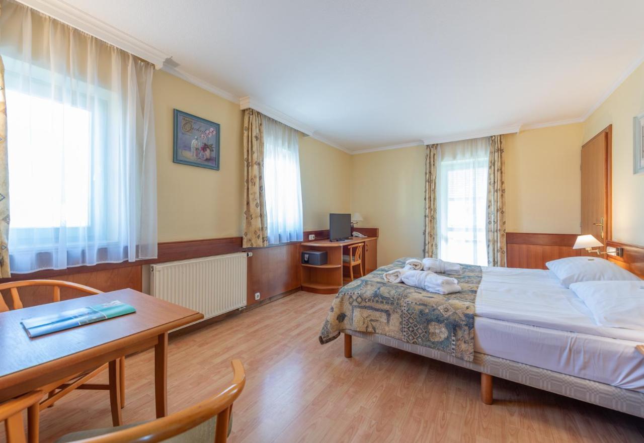 Holiday Club Apartman Hotel Heviz Exterior photo