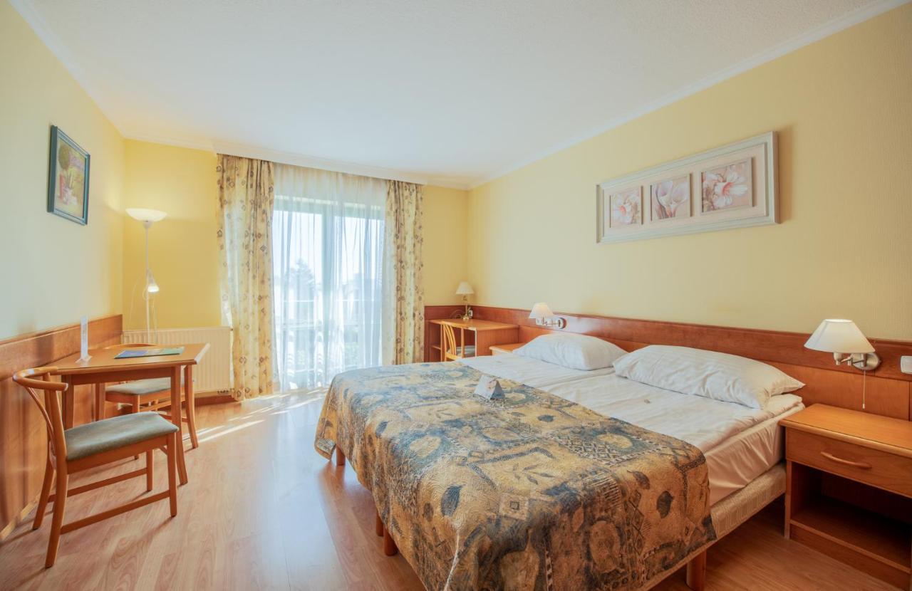 Holiday Club Apartman Hotel Heviz Exterior photo