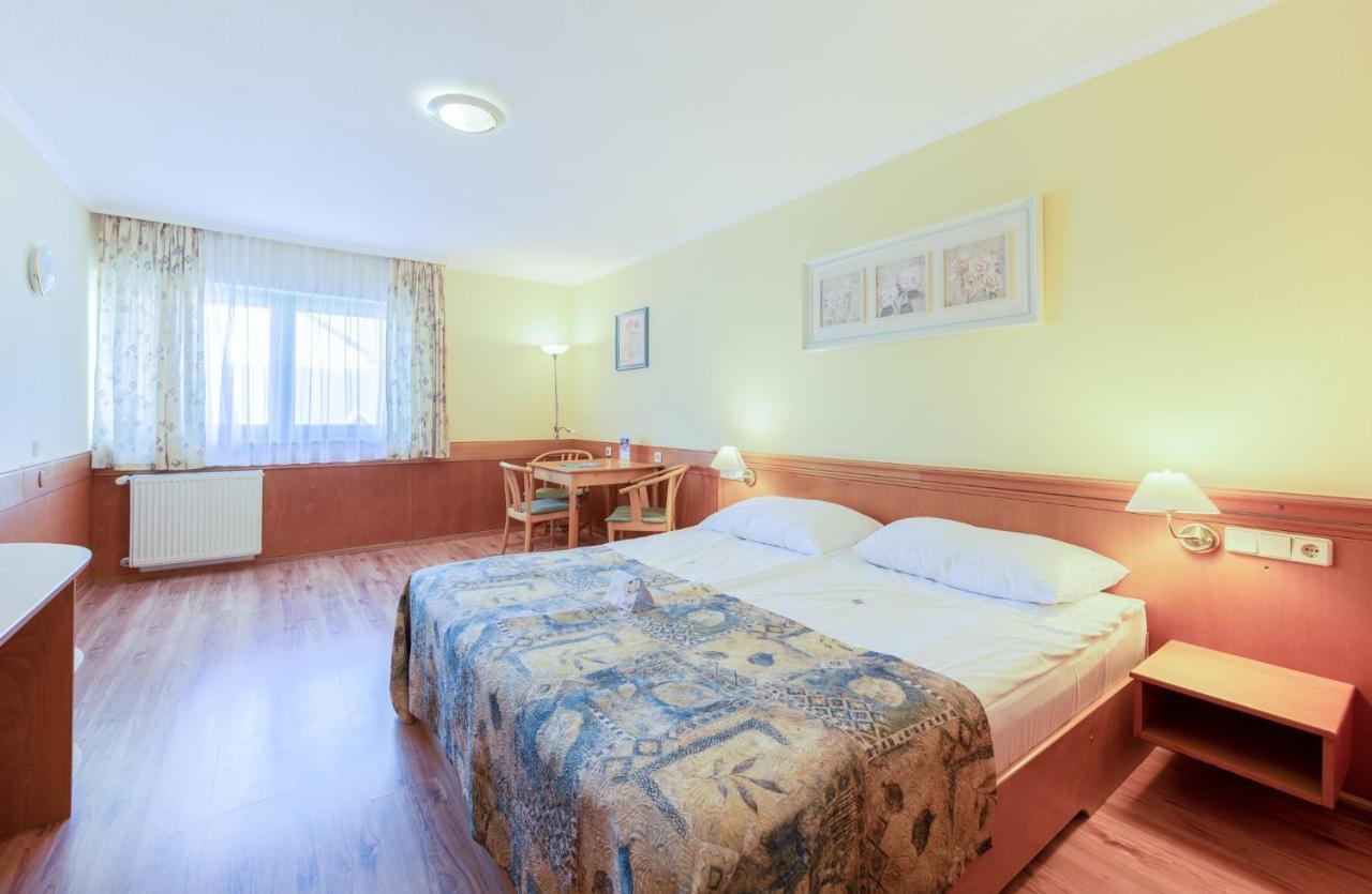 Holiday Club Apartman Hotel Heviz Exterior photo